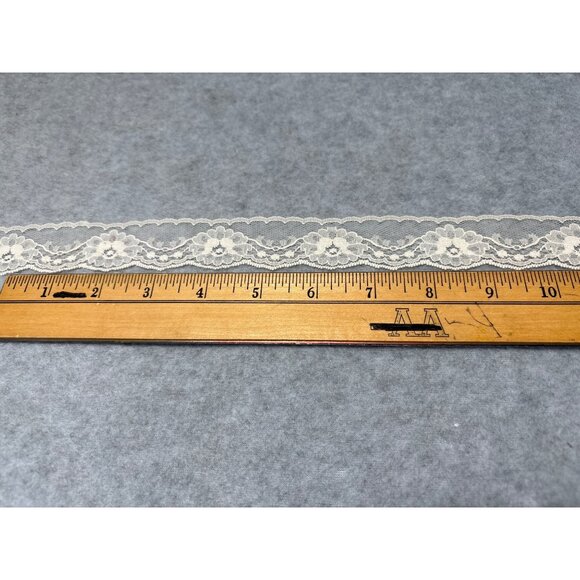 Vintage Ivory Floral Lace Trim 2 yards + 16" Scalloped Edge 1.25" wide Sewing Cr - Picture 3 of 6